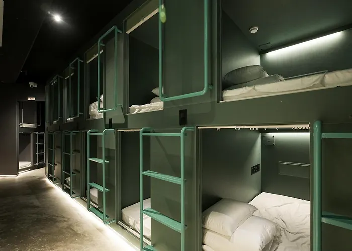 Jh Blossom Capsule And Cabin Hotel *