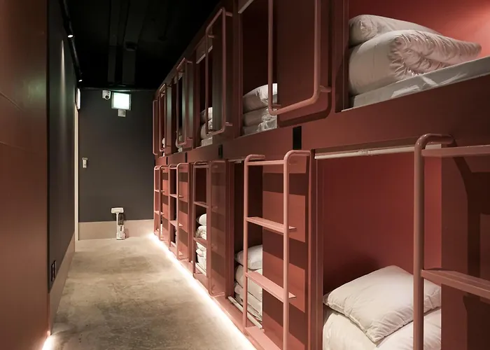 Jh Blossom Capsule And Cabin Hotel