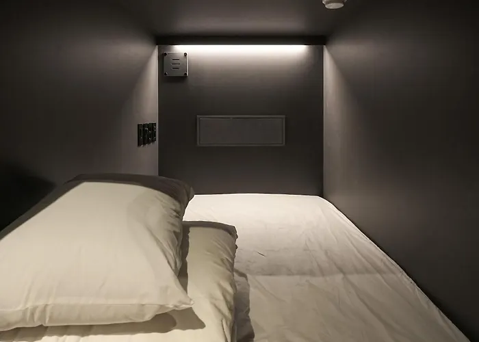 Jh Blossom Capsule And Cabin Hotel Hotel cápsula