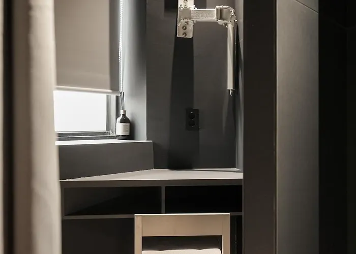 Jh Blossom Capsule And Cabin Hotel *