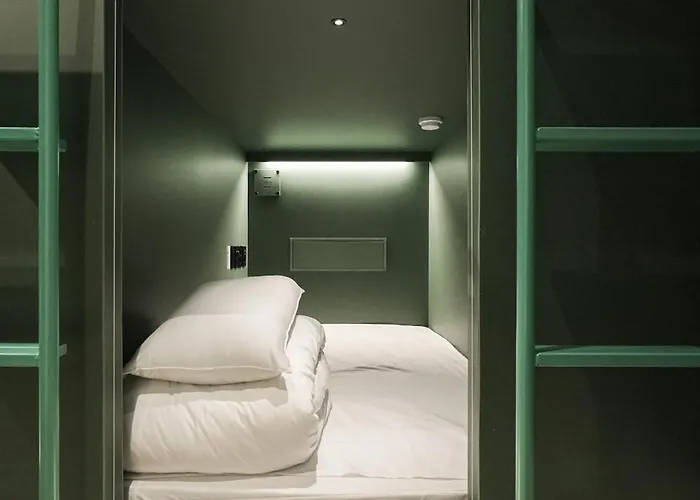 Jh Blossom Capsule And Cabin Hotel *