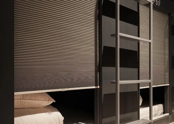 Jh Blossom Capsule And Cabin Hotel *