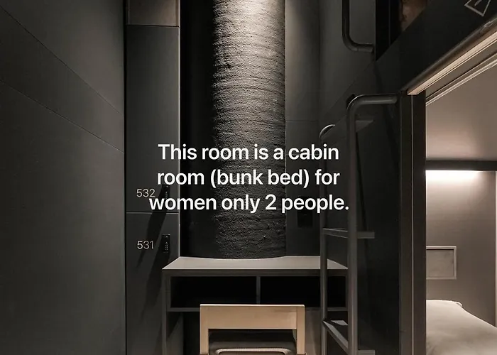 Jh Blossom Capsule And Cabin Hotel *